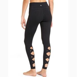 Athleta high rise cut out chaturanga leggings tight phone pockets S Small